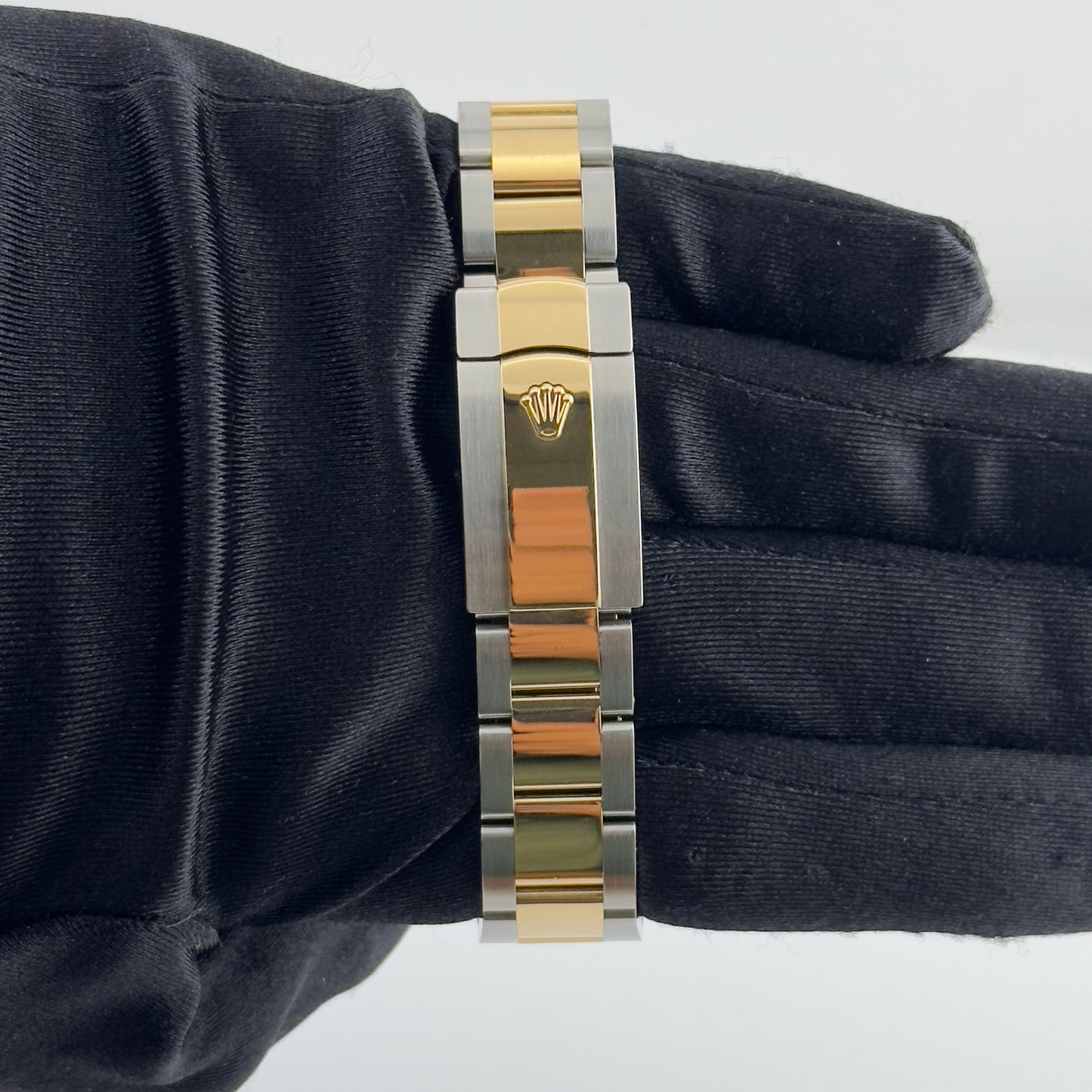 Rolex Datejust 41 Black Index Dial on Oyster Ref 126333 with New Style Card White