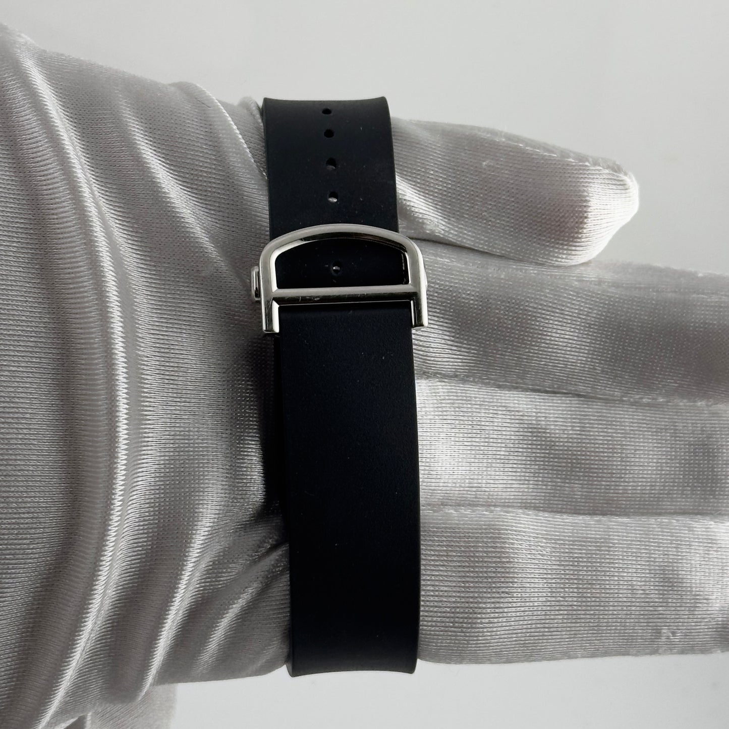 Cartier Santos Large Black Dial on Rubber Strap Ref WSSA0039/4072 with Card